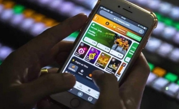 Mais de R$ 30 bi por mês são destinados por apostadores a bets, informa BC